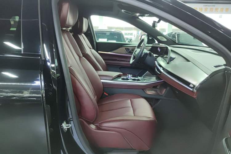 Used Cadillac XT5 2025 2.0T Platinum Edition
