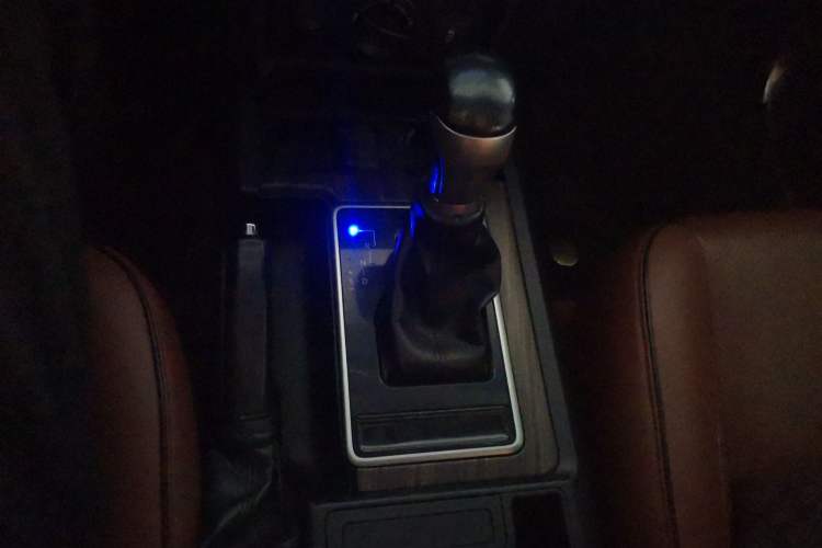 Used Toyota Prado 2016 2.7L Automatic Standard Edition Gear Lever