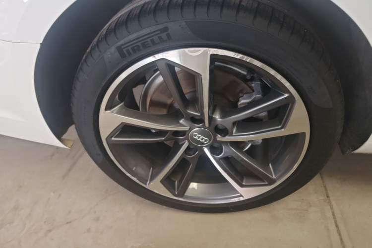 Used Audi A4L 2019 40 TFSI Ambition China VI Right Rear Wheel Hub