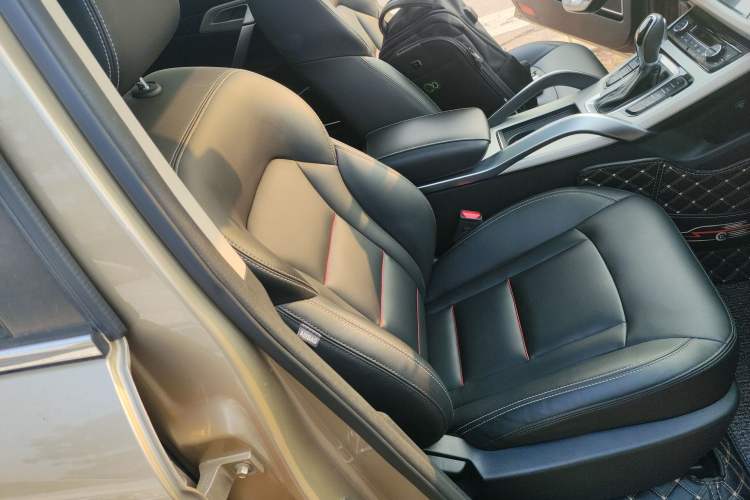 Used Geely Auto Emgrand X7 Sport 2018 1.8TD Automatic Two-Wheel Drive Smart Connect 4G Internet Edition
