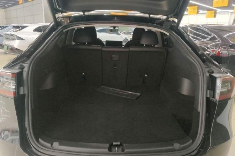 Used Tesla Model Y 2022 Long-Range All-Wheel-Drive Version