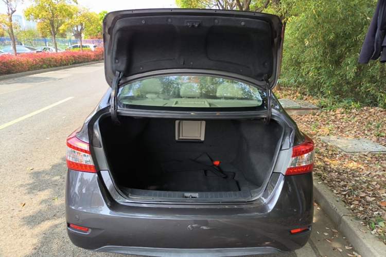 Used Nissan Sylphy 2014 1.6XV CVT Deluxe Edition Trunk