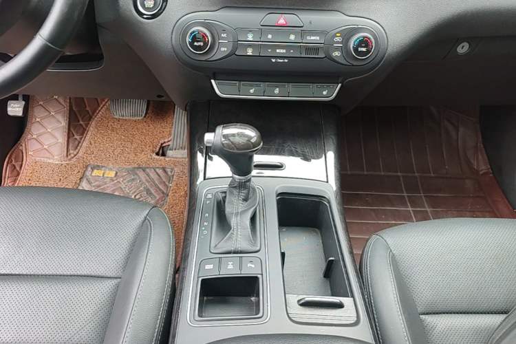 Used Kia Sorento 2015 Sorento L 2.2T Diesel 4WD Elite Edition 5 Seats China IV Standard
