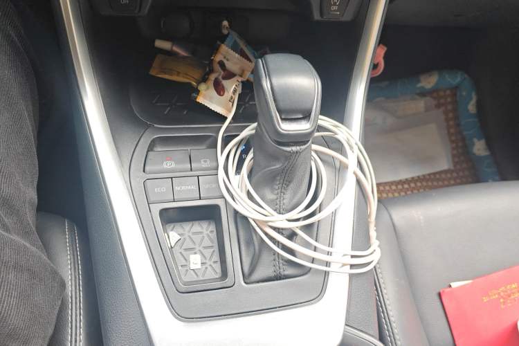 Used Toyota Wildlander 2022 2.0L CVT Two-Wheel Drive Luxury PLUS Edition Gear Lever