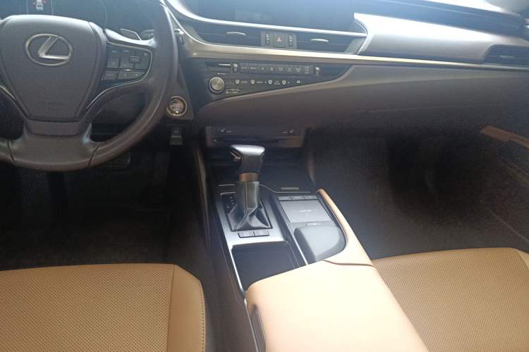 Used Lexus ES 2020 200 Excellence Edition
