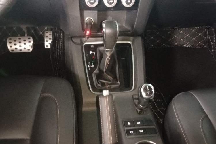 Used BAIC Off-Road BJ40 2016 40L 2.3T Automatic All-Wheel Drive Premium Edition Gear Lever