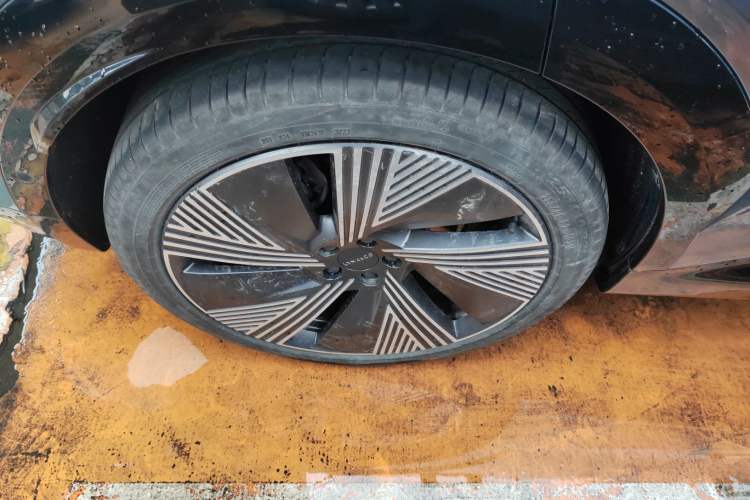 Used Lynk & Co 08 EM-P 2025 220 km All-Wheel-Drive Performance Halo