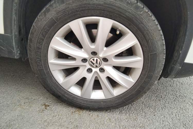 Used Volkswagen Tiguan 2013 1.8TSI Automatic Two-Wheel Drive Trend Edition Right Front Wheel Hub