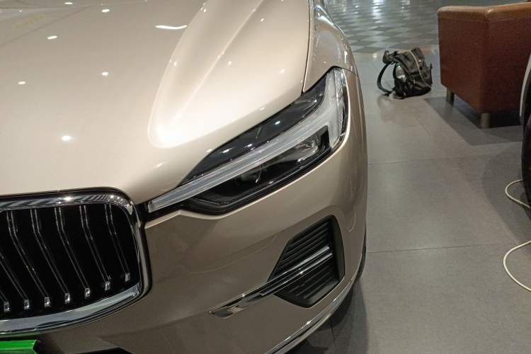 Used Volvo XC60 2024 B5 4x4 Smart Luxury Edition Left Front Headlight