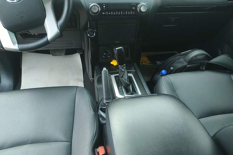 Used Toyota Prado 2015 2.7L Automatic Standard Edition Gear Lever