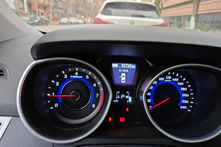 Used Hyundai Elantra (5th Generation / Langdong) 2015 1.6L Automatic Leading Model Odometer Close Up