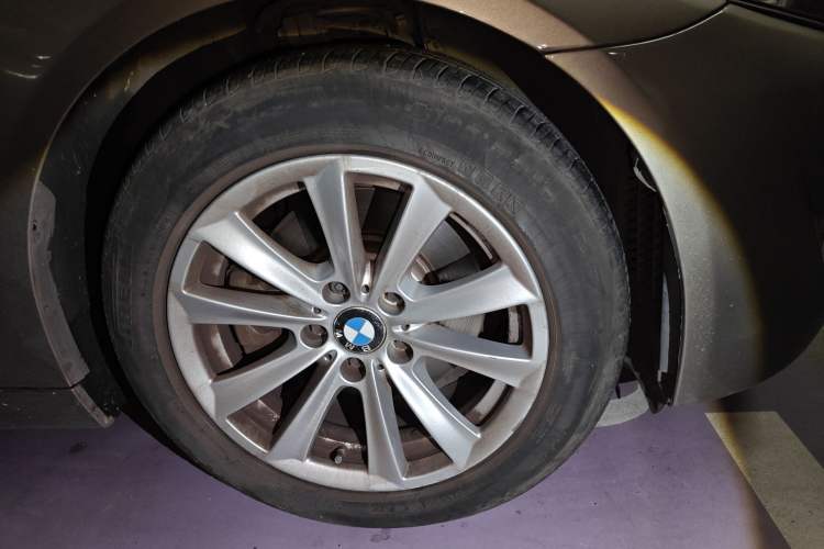 Used BMW 5 Series 2011 523Li Luxury Model Right Front Wheel Hub