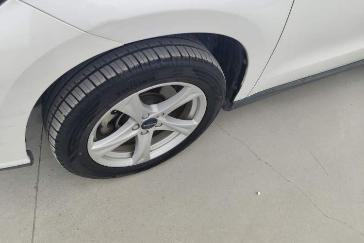 Used Haval H2 2018 Chuanxiang Edition Red Badge 1.5T Dual-Clutch Two-Wheel Drive Fashionable Model