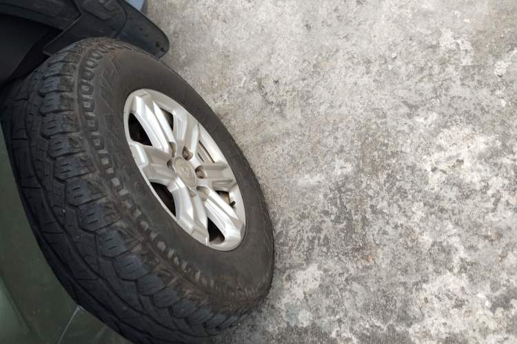 Used SAIC MAXUS T60 2017 2.4L Gasoline Manual Transmission Two-Wheel Drive High Ground Clearance Comfortable Version with Extended Cabin
