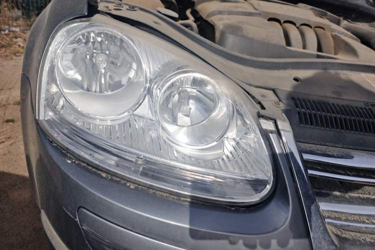 Used Volkswagen Sagitar 2006 1.6L Manual Fashion Model Right Front Headlight