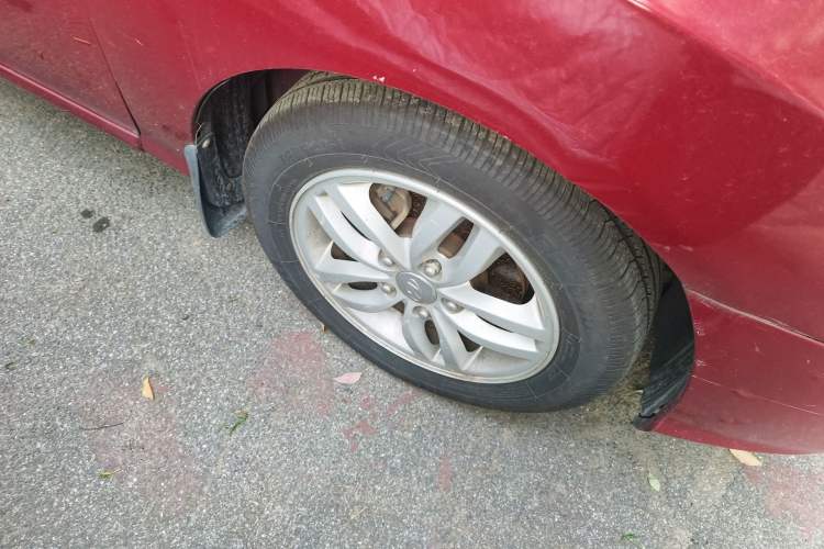 Used Hyundai Celesta 2011 1.6L Automatic Comfort Edition Right Front Wheel Hub