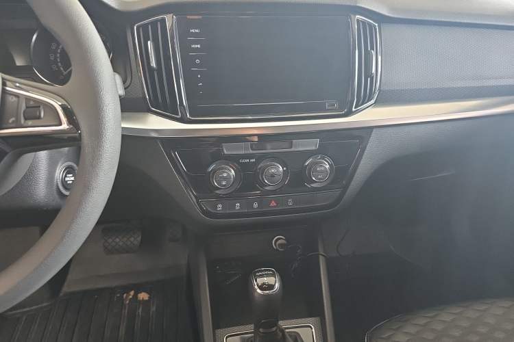 Used Skoda Kamiq 2020 1.5L Automatic Comfort Edition Audio And AC Panel
