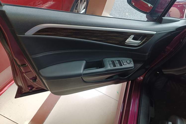 Used Honda Jade 2017 1.8L automatic Comfort version 5 seats
