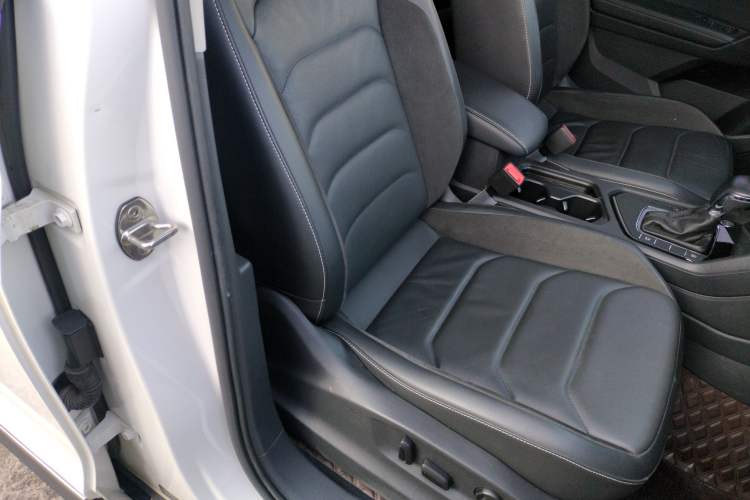 Used Volkswagen Tiguan L 2020 330TSI Automatic Two-Wheel Drive Panoramic Comfort Edition China VI Standard
