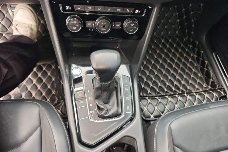 Used Volkswagen Tiguan L 2021 330TSI Automatic Two-Wheel Drive R-Line Enhanced Edition