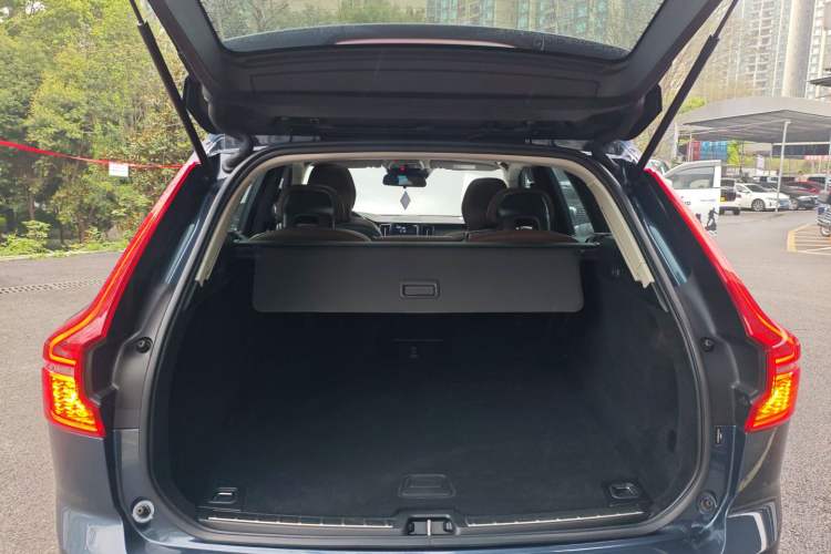 Used Volvo XC60 2019 T5 4x4 Smart Edition China VI Standard