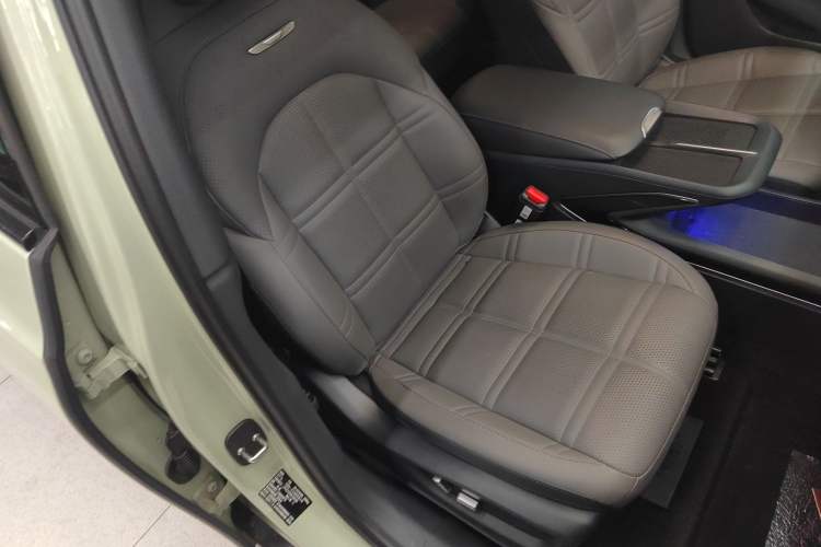 Used Hongqi EH7 2024 690 Pro Right Front Seat