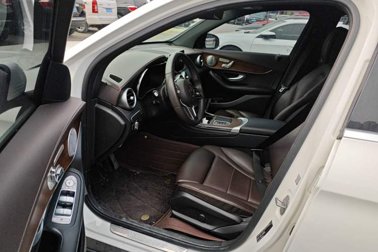 Used Mercedes-Benz GLC 2020 Facelift GLC 300 L 4MATIC Dynamic Edition
