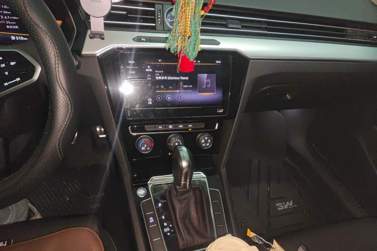 Used Volkswagen Magotan 2023 2 Million Units Limited-Edition 280TSI DSG Comfort Version Audio And AC Panel