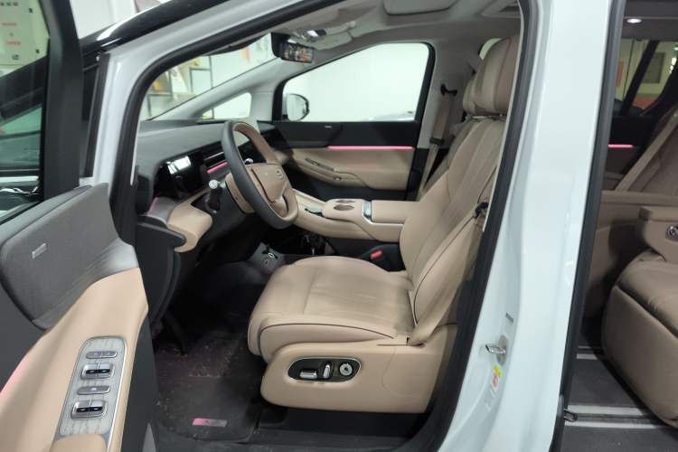 Used XPeng X9 2025 702 Four-Wheel Drive High-Performance Max
