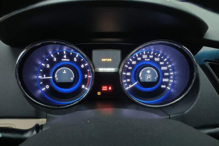 Used Hyundai Sonata 2011 2.0L Automatic Luxury Edition
