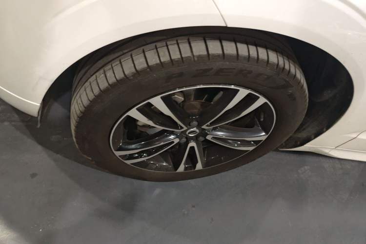 Used Volvo XC60 2019 T5 4x4 Zhiyuan Edition China VI Standard Left Front Wheel Hub