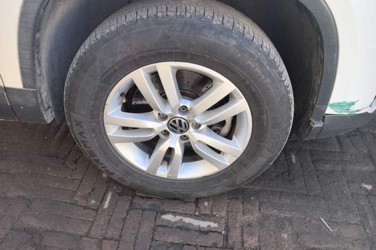 Used Volkswagen Tiguan 2016 300TSI Automatic Two-Wheel Drive Trend Edition Right Front Wheel Hub