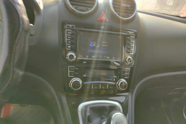 Used Haval H6 2013 Upgraded Model 1.5T Manual Two-Wheel Drive Urban Version
