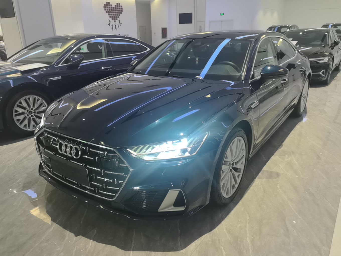 Unter der Vorderseite des Autos