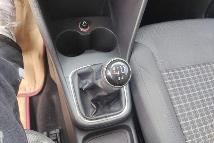 Used Volkswagen Polo 2014 1.4L Manual Comfort Edition Gear Lever