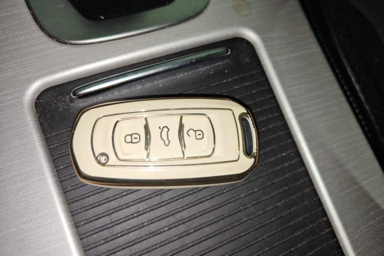 Used Geely Auto Emgrand X7 Sport 2020 1.8TD DCT Two-Wheel Drive Smart Connect 4G-Enabled Version Vehicle Key