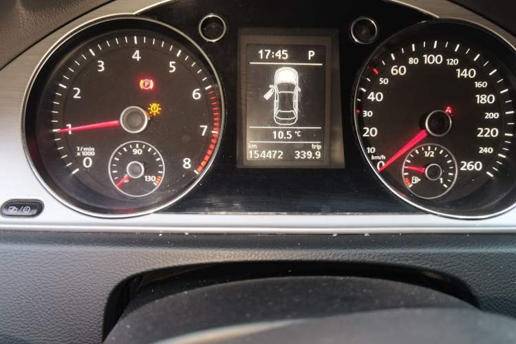 Used Volkswagen Magotan 2013 1.8TSI Premier Model Odometer Close Up