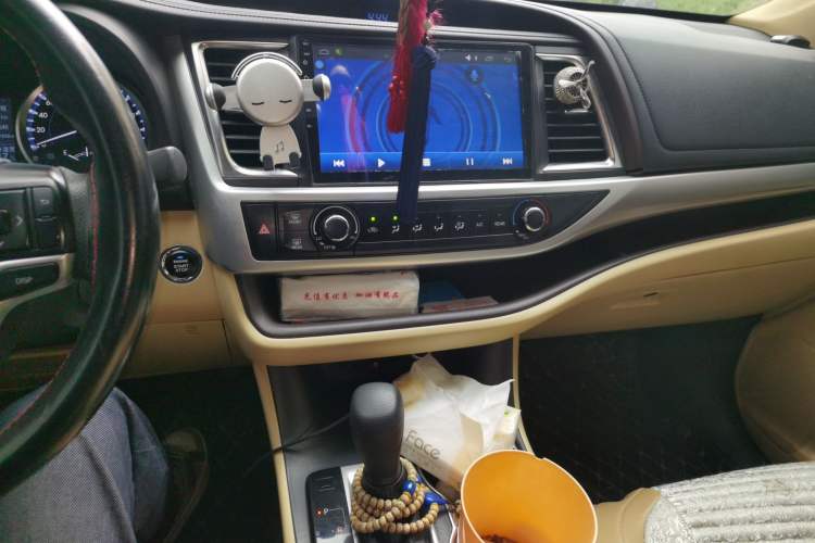 Used Toyota Highlander 2018 2.0T Two-Wheel Drive Elite Edition 5 Seats Emission Standard China V Audio And AC Panel