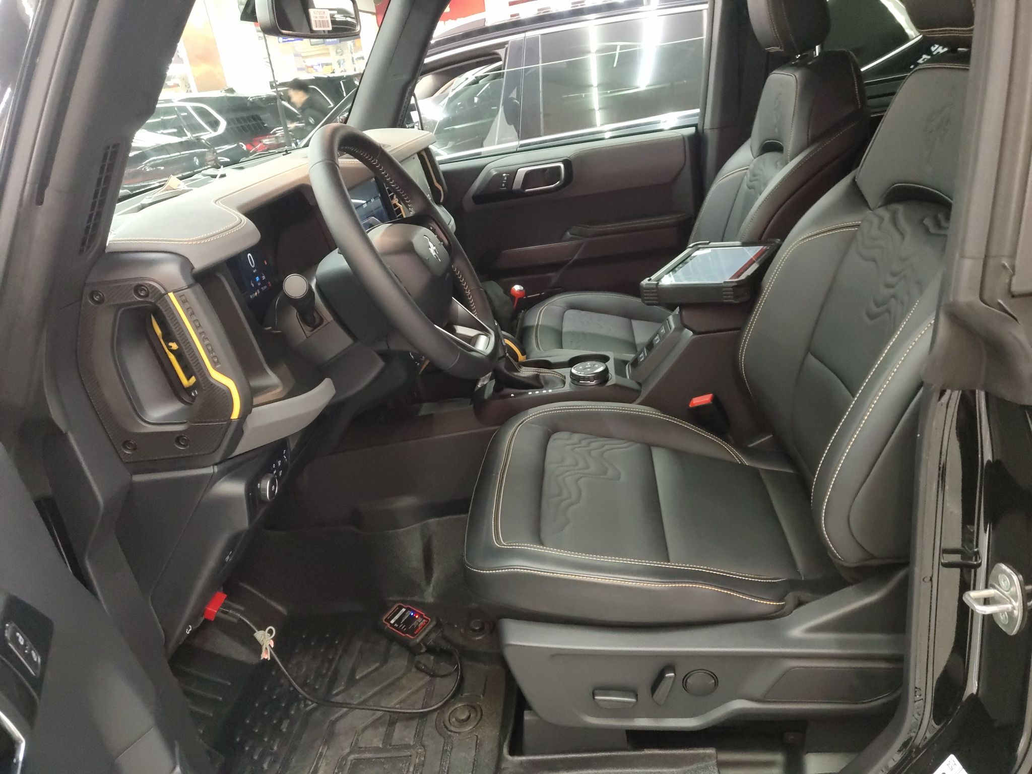 المقاعد الأمامية داخل السيارة