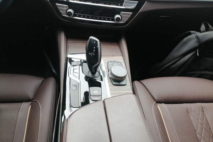 Used BMW 5 Series New Energy 2020 Mileage Upgrade Version 530Le Pioneer Edition Gear Lever