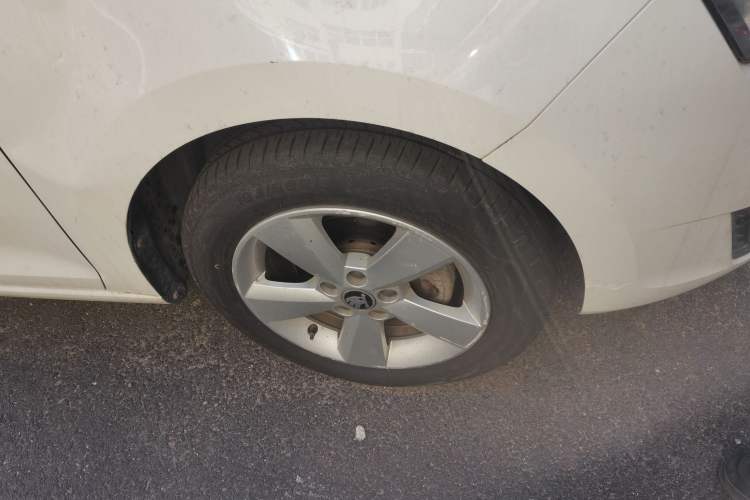 Used Skoda Rapid 2013 1.6L Manual Smart Selection Model