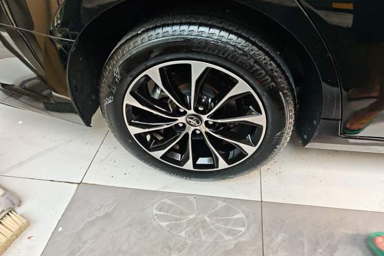 Used Toyota Avalon 2022 2.5L Ambition Edition Right Rear Wheel Hub