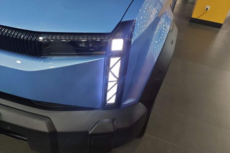 Used iCAR 03 2024 501km Two-Wheel Drive Long-Range Version Left Front Headlight