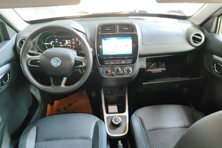 Used Venucia e30 2020 Elite Version Center Console