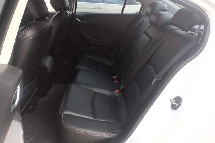 Used Mazda Mazda 3 Axela 2014 Sedan 1.5L Automatic Comfort Model
