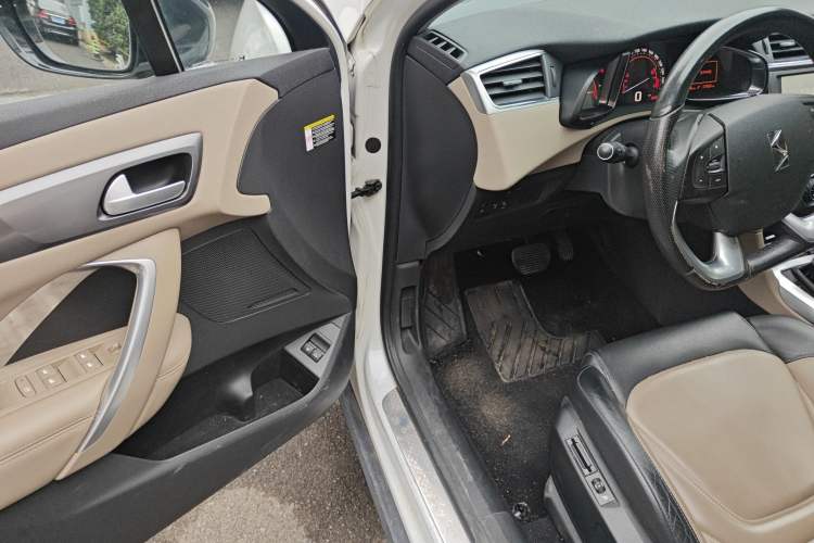 Used DS 6 2016 1.6T Luxury Edition THP160
