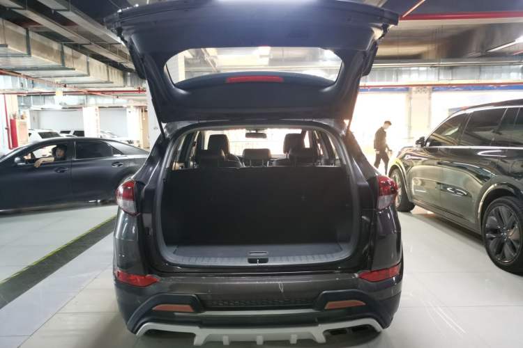 Used Hyundai Tucson 2015 1.6T Dual-Clutch Two-Wheel-Drive Smart Model Trunk