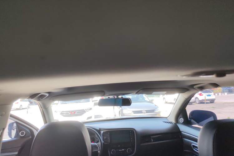 Used Mitsubishi Outlander 2018 2.0L Two-Wheel Drive Glory Edition 5 Seats
