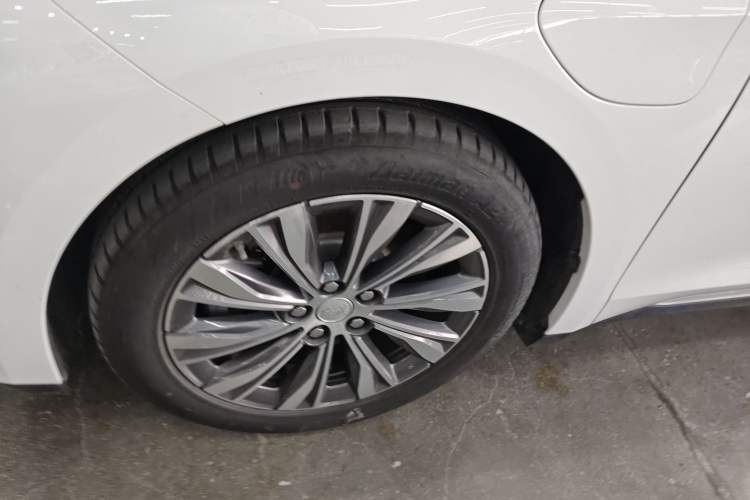 Used Hongqi E-QM5 2022 431 km Charge & Enjoy Edition