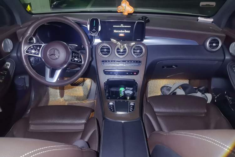 Used Mercedes-Benz GLC 2020 GLC 260 L 4MATIC Luxury Model Center Console